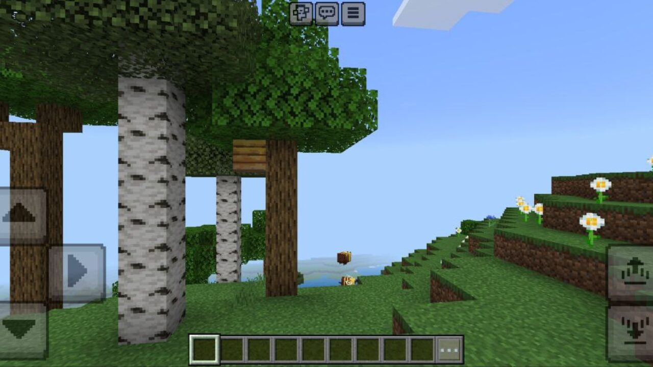 Beehives from More Tree Variants Mod for Minecraft PE